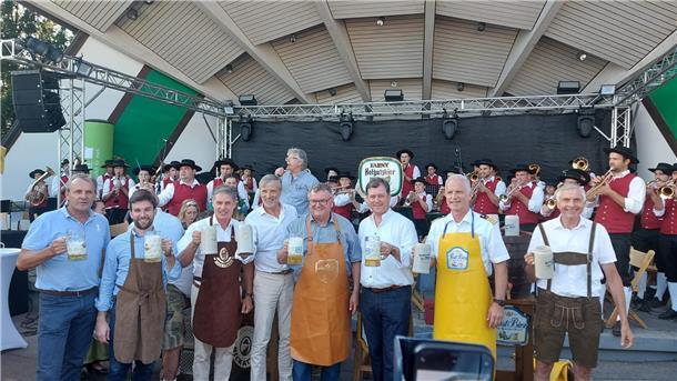 Patenschaftspflege: Das MFG3 „Graf Zeppelin“ hat zum Seehafenfest eine Delegation aus Nordholz in die Partnerstadt nach Friedrichshafen entsandt.