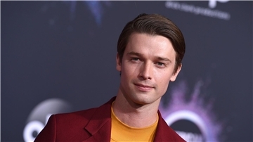 Patrick Schwarzenegger wird in der neuen Staffel „White Lotus“ dabei sein.