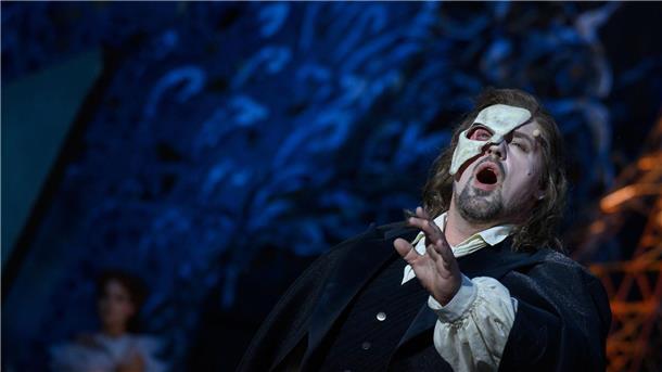 Patrick Stanke spielt das Phantom im Musical „Love never Dies - Liebe stirbt nie“.