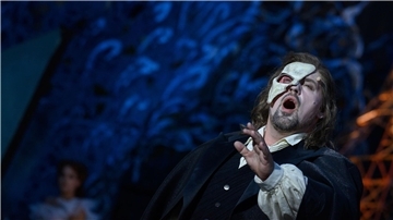 Patrick Stanke spielt das Phantom im Musical „Love never Dies - Liebe stirbt nie“.
