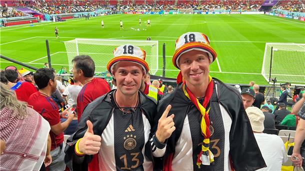 Fans im Fußballstadion.