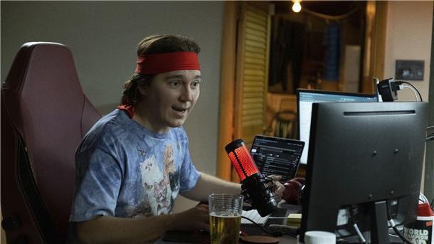 Diese Filme kommen neu ins Kino Paul Dano als YouTuber und Finanzanalyst Keith Gill: Der Internet-Star verschaffte Hobby-Anlegern 2021 mit seinen Tipps satte Gewinne.