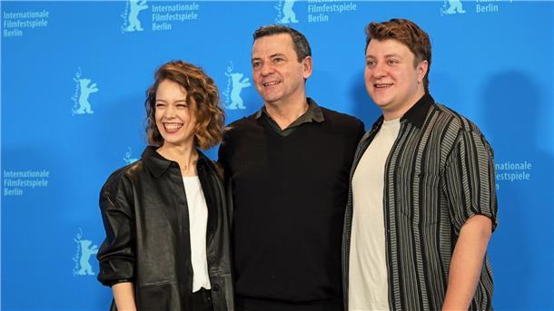 Paula Beer (l-r), Regisseur Christian Petzold und Thomas Schubert stellten „Roter Himmel“ auf der Berlinale vor.