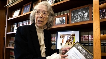 Pauline Newman im Mai 2023  in ihrem Büro in Washington.