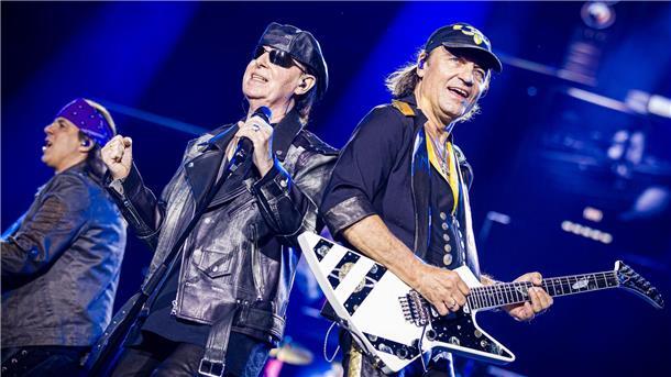 Pawel Maciwoda (l-r), Klaus Meine und Matthias Jabs von den Scorpions feierten ihr Band-Jubiläum.