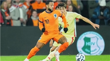 Pass geklaut: Torjäger Depay verspätet beim Oranje-Team Pech für Memphis Depay. Ohne Pass geht es für ihn nicht in die Heimat.