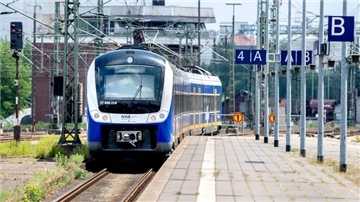 Pendler zwischen Bremerhaven und Bremen müssen bei der Nordwestbahn mit Verzögerungen und Ersatzverkehr rechnen.