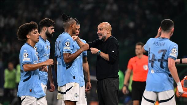 Pep Guardiola (M) ist angesichts der Niederlage bei Sporting ratlos.
