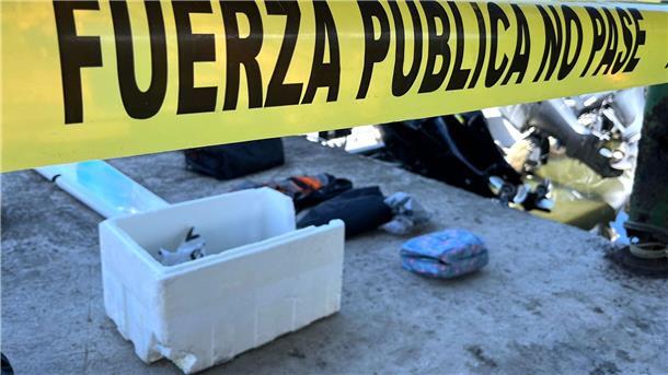 Absturz vor Costa Rica: McFit-Gründer Schaller an Bord Persönliche Gegenstände der Fluggäste wurden zusammen mit Teilen des Flugzeugs aus dem Meer geborgen.
