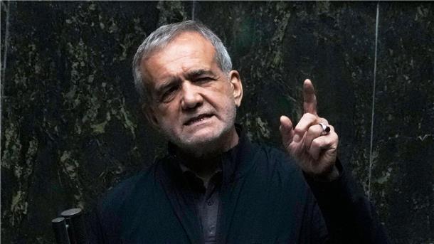 Bericht: Irans Präsident im Krieg mit Israel verletzt Peseschkian soll im Krieg zwischen dem Iran und Israel am Bein verletzt worden sein. (Archivbild)
