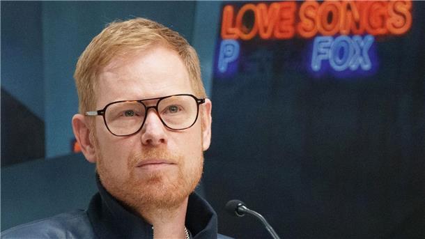 Peter Fox liegt bei den Albumcharts vorn Peter Fox liegt auf Anhieb bei den Albumcharts vorn.