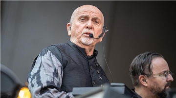 Peter Gabriel singt auf der Berliner Waldbühne.