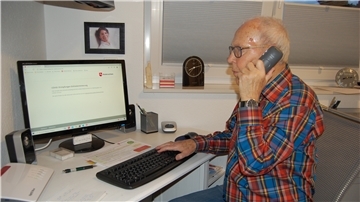 Peter Heß aus Hagen versucht, über die Impfhotline und das Onlineportal des Landes Niedersachsen einen Impftermin zu vereinbaren.