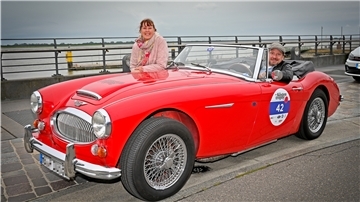Petra und Frank Oppermann nehmen zum ersten Mal an einer Oldtimer-Rallye teil – mit ihrem 56 Jahre alten Austin Healey 3000. 