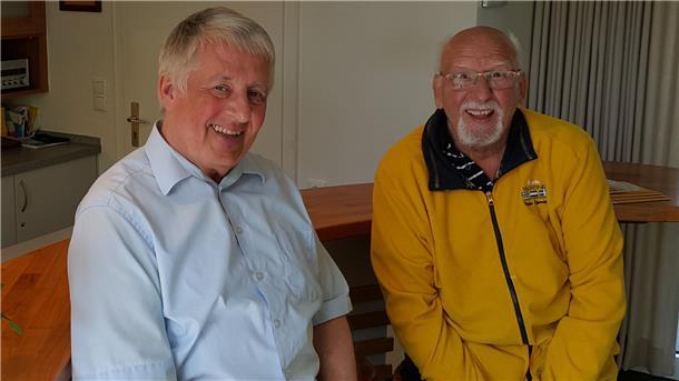 Auf dem Foto ist Pfarrer Stefan Reinecke (links) mit dem stellvertretenden Kirchenvorstand Bernhard Wagner aus Rotenburg zu sehen.