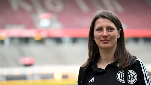 Frauen-Pokalfinale wohl zum dritten Mal ausverkauft Pfeift das DFB-Pokalfinale am 1. Mai: die Schiedsrichterin Annika Kost vom Verein Holzpfosten Schwerte 05 aus dem Fußballverband Westfalen.