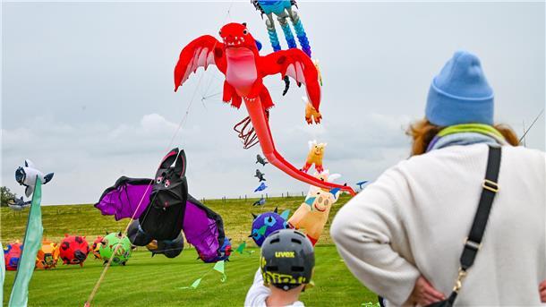 Zirkus- und Drachenfest in Tossens