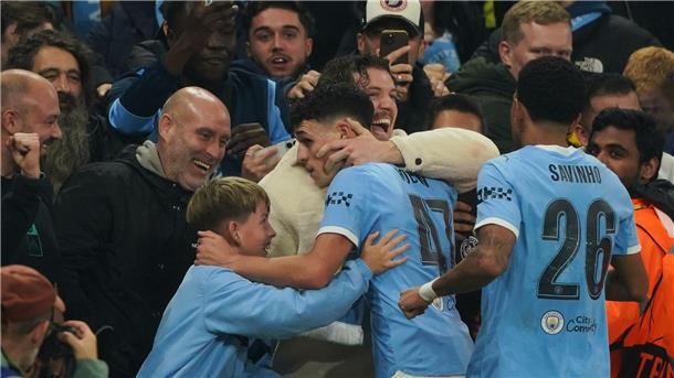 „Nicht gut genug“: BVB verliert in Manchester Phil Foden (M) schoss an diesem Abend besonders präzise.