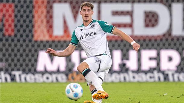 Phil Neumann und Hannover 96 mussten eine bittere Niederlage in Paderborn hinnehmen.