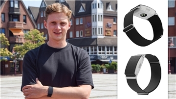 Es ist der Erfinder Phil Schaffarzyk zu sehen. Rechts daneben ist sein Armband abgebildet. 