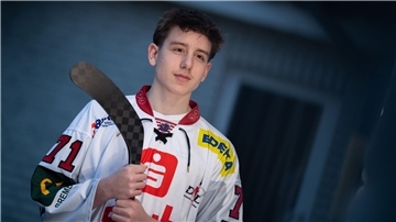 Phillip Kaschewski wechselt vom REV Bremerhaven zum Krefelder EV in die höchste Nachwuchsliga DNL.