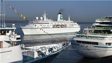 Phoenix Reisen bleibt Bremerhaven mit seinen Schiffen auch nach dem Betreiberwechsel am Kreuzfahrtterminal treu. Die Pläne für 2025 sind für das Unternehmen rekordverdächtig.