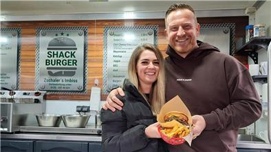 Pia Müller, Feundin von Shack-Burger-Betreiber Nico Zaschaler, hatte die Idee für den Grünkohl-Burger. 