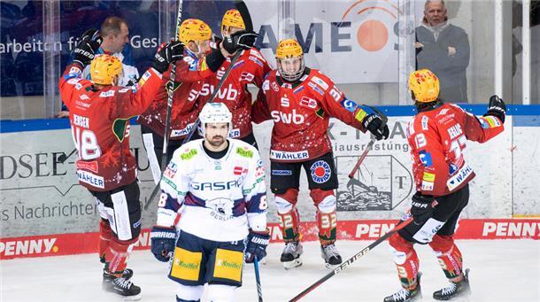 Pinguins gegen Eisbären: Im jüngsten Duell lieferten die Bremerhavener mit einem 5:1-Erfolg eine Machtdemonstration gegen Berlin ab.