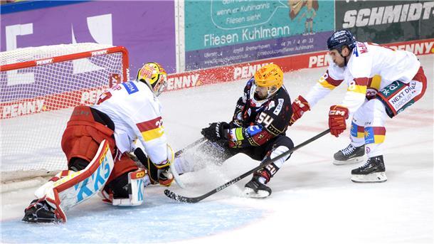 Pinguins-Stürmer Felix Scheel haute sich voll rein, doch ein zweiter Treffer wollte den Pinguins in der regulären Spielzeit nicht mehr gelingen.