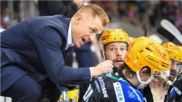 Pinguins-Trainer Alexander Sulzer geht am liebsten in die Natur, um vom Eishockey abzuschalten.