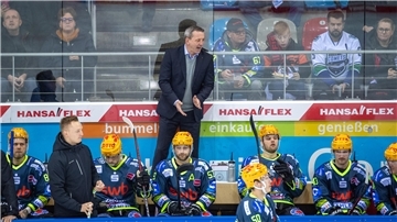 Pinguins-Trainer Thomas Popiesch hält trotz der aktuellen Krise eine Menge von den Eisbären Berlin. Der deutsche Meister ist am Mittwochabend in Bremerhaven zu Gast.