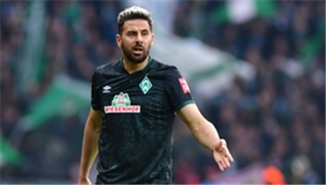 Pizarro spielte zwischen 1999 und 2020 für Werder Bremen, dem FC Bayern München ein Jahr beim 1. FC Köln.