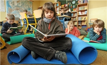 Kind mit Buch