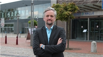 Plant einen Konzert-Marathon im September: Stadthallen-Chef Othmar Gimpel will in Bremerhaven neue Wege gehen.