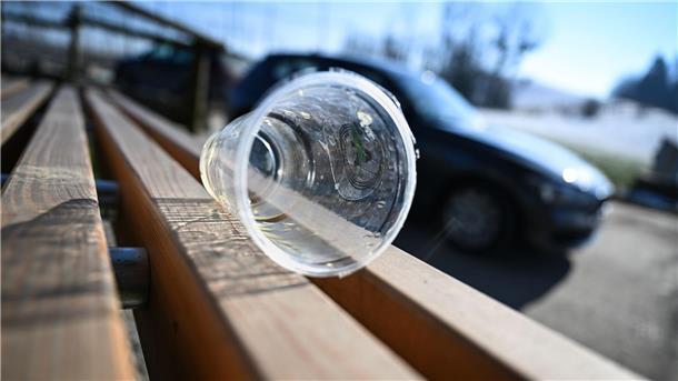 Bundesrat beschließt Plastikabgabe Plastikproduzenten müssen künftig eine Sonderabgabe zahlen.