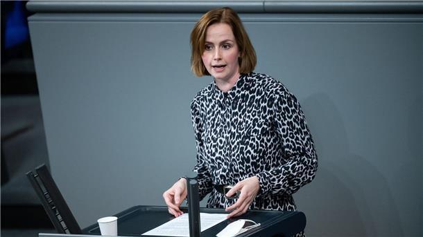 Für mehr Sichtbarkeit: Bundestagsdebatte „up Platt“ Plattdeutsch müsse wieder stärker Teil des Alltags werden, forderte die FDP-Politikerin Gyde Jensen aus Nordfriesland.
