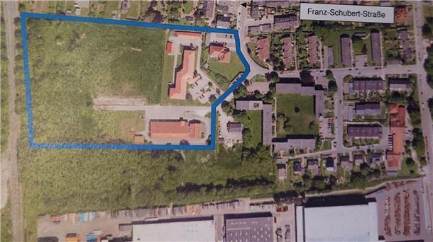 Platz für ein Postverteilzentrum, Gewerbeflächen und Wohnbebauung gibt es auf dem blau umrandeten Gelände östlich der Bundesstraße 212.