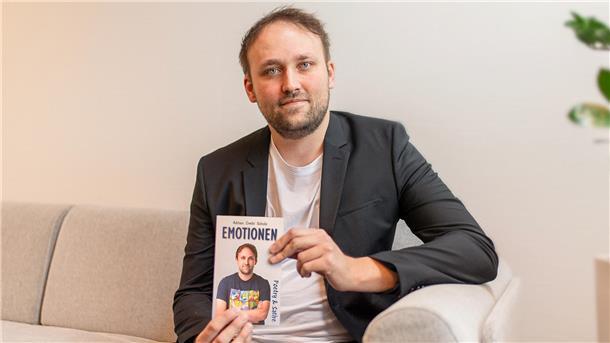 Poetry-Slammer aus der Wurster Nordseeküste, Adrian „Credo“ Scholz, stellt am 25. Februar sein Buch vor.