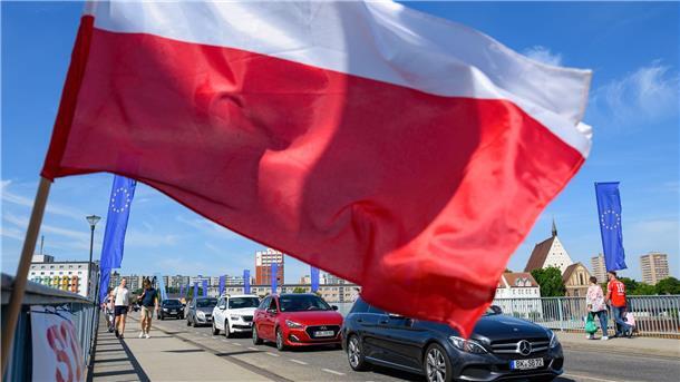 Grenzkontrollen: Bund will Staus vermeiden Polen beginnt ab Montag mit Grenzkontrollen zu Deutschland - das könnte zu Staus führen. Das Bundesinnenministerium will Staus durch deutsche Kontrollen vermeiden.