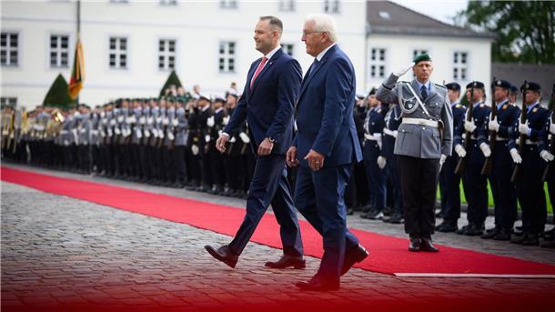 Steinmeier und Merz lehnen Polens Reparationsforderungen ab Polens Präsident Nawrocki erhielt die volle protokollarische Aufmerksamkeit