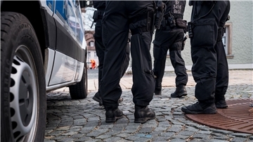 Polizei vor dem Kinder- und Jugendhilfezentrum in Wunsiedel.