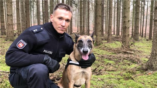 Das Foto zeigt den Polizeihund Duke. 