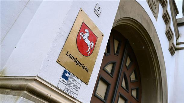 Heimlich beim Sex gefilmt - Bewährungsstrafe für Polizisten Polizist wird zu zwei Jahren auf Bewährung verurteilt. (Symbolbild)