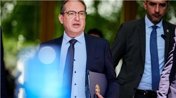 Polizisten können nicht belangt werden, argumentiert Innenminister Dobrindt. (Archivbild)