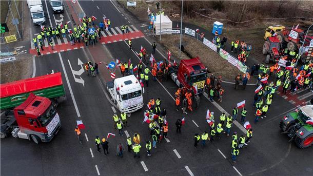 Polnische Bauern protestieren am Grenzübergang zur Ukraine in Medyka.