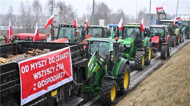 Bauernproteste in ganz Polen Polnische Landwirte haben landesweit gegen den Europäischen Green Deal und den Zustrom von Waren aus der Ukraine protestiert.