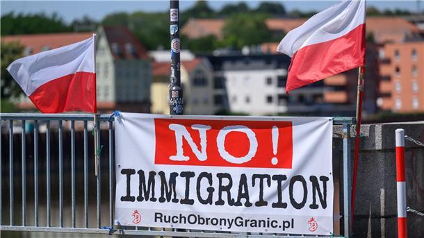 Polen beginnt Grenzkontrollen - und nun? Polnische Rechtsradikale haben Bürgerwehren formiert, die an der Grenze nach Migranten suchen. (Archivbild)