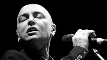 Popsängerin Sinead O’Connor - hier bei einem Konzert in Santiago de Chile - wurde nur 56 Jahre alt.