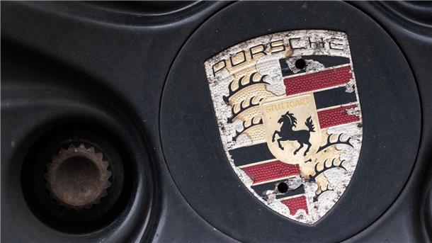 Autoaktien brechen nach Gewinnwarnung bei Porsche und VW ein Porsche vollzieht einen Strategieschwenk - an der Börse geht es bergab