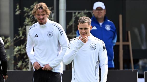 Ein „kleiner Titel“ als erstes großes Nagelsmann-Ding Premiere als Offensiv-Duo? Stuttgarts Neuling Nick Woltemade (l) und Florian Wirtz beim Abschlusstraining.